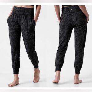 Athleta Textured Salutation Jogger